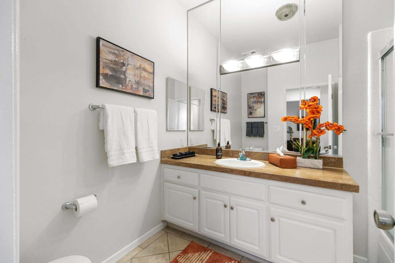 Beverly Hills 2 Bed 2 Bath Penthouse With Den And Parking 414 Los Angeles Exterior photo