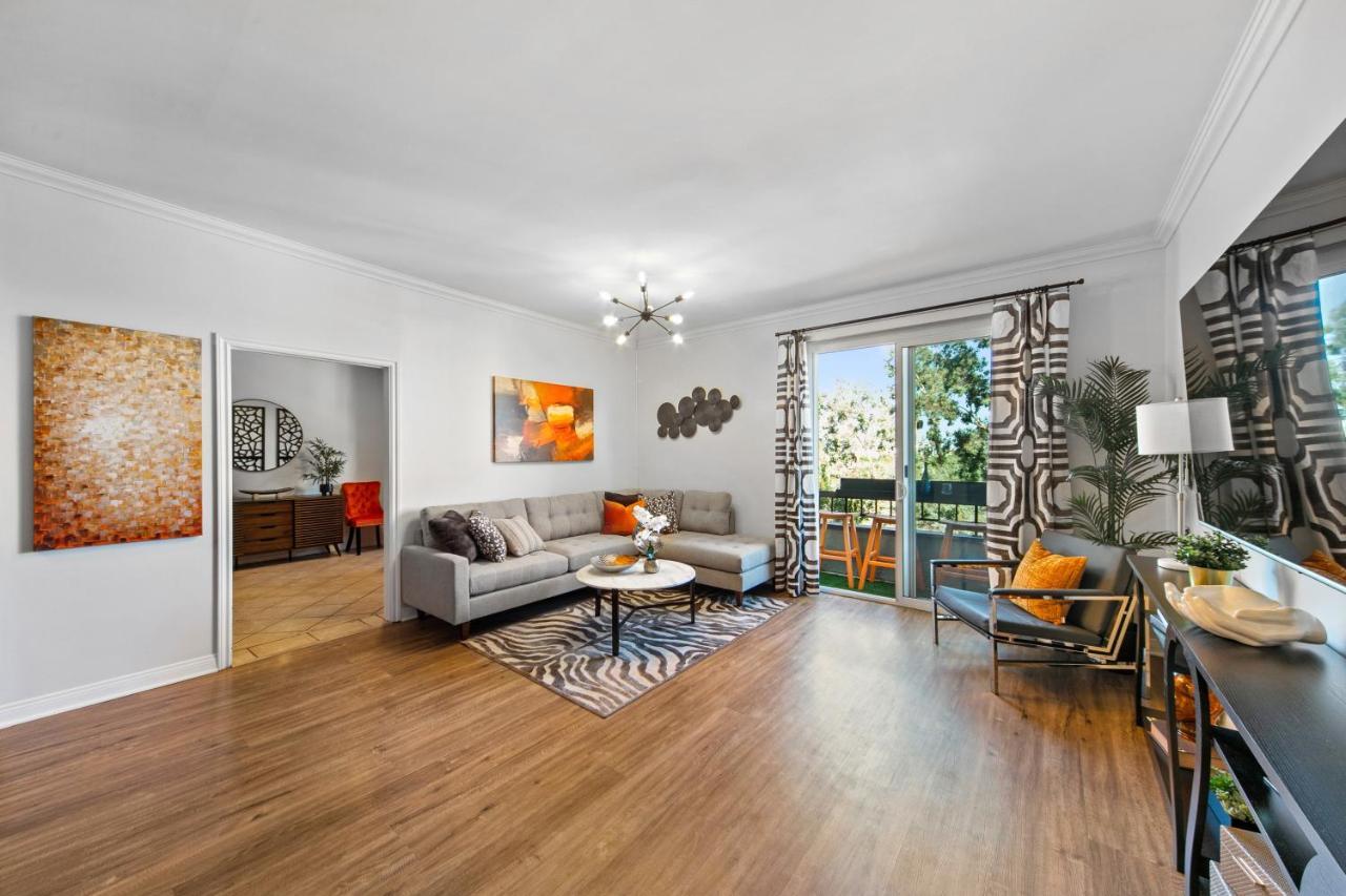 Beverly Hills 2 Bed 2 Bath Penthouse With Den And Parking 414 Los Angeles Exterior photo